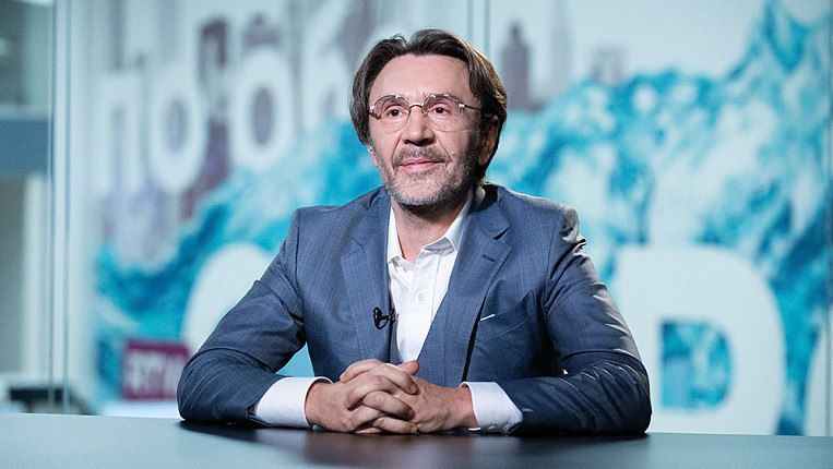 Лидер группы «Ленинград» и продюсер Сергей Шнуров стал генпродюсером RTVI. 