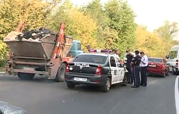 В момент ДТП автомобиль полиции двигался с включенным красно-синим проблесковым маячком.