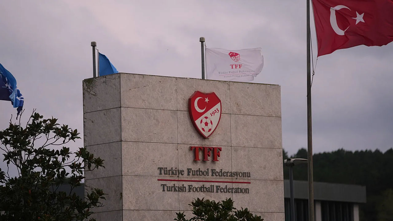 Zeci de persoane, arestate în Turcia în urma scandalului legat de meciurile de fotbal aranjate.