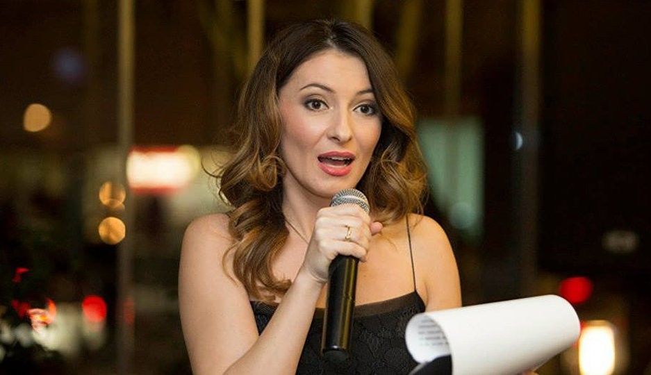 Angela Gonța a postat un selfie și un mesaj de solidarizare pe Facebook.