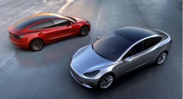 Producătorul american de automobile electrice Tesla a dezvăluit joi seară noul său sedan Model 3.