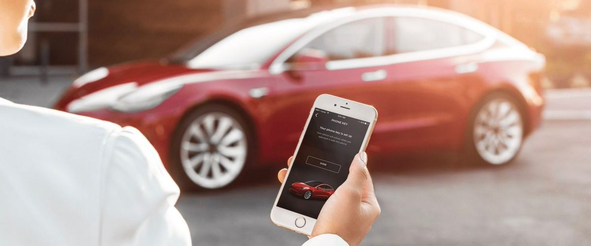 Tesla ввела в США бесконтактные способы доставки электромобилей.