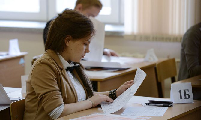 Последний экзамен на степень бакалавра сдают сегодня выпускники лицеев.