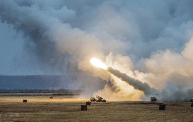 В Украину прибыли американские ракетные системы HIMARS.