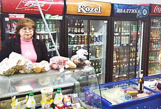 Şi în alimentara din Ghetlova, Orhei produsele expirate sunt, se pare, o normalitate.