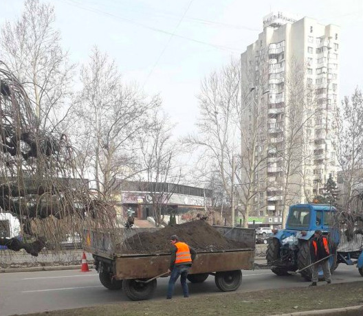 В столице началась весенняя уборка территории.