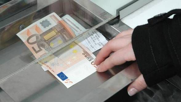 Leul se apreciază în raport cu moneda unică europeană.