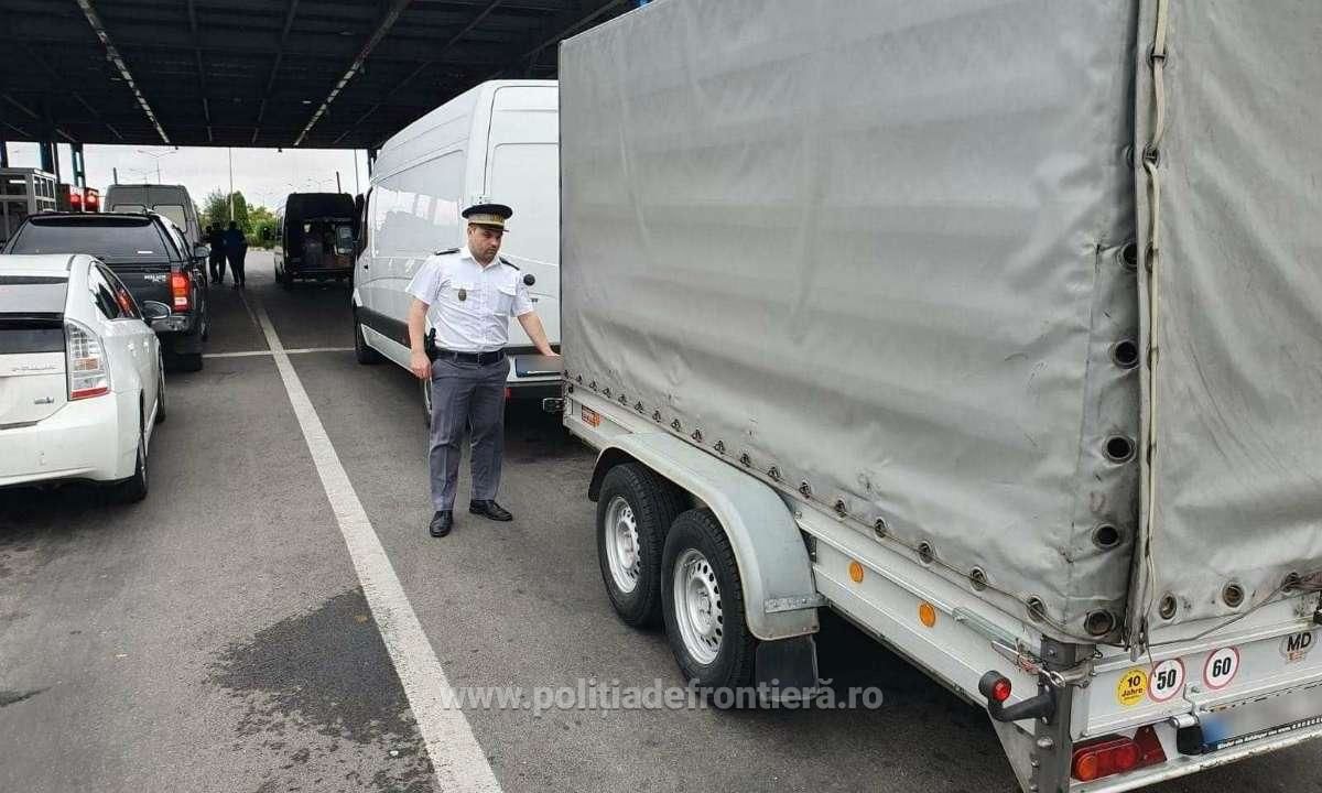 Молдаванин хотел пересечь границу Румынии с несоответствующим документом.