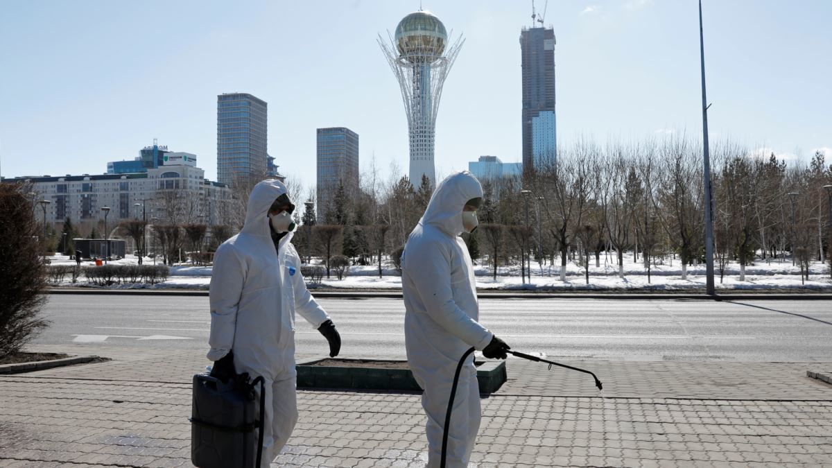 Число зараженных коронавирусом в мире приблизилось к двум миллионам.