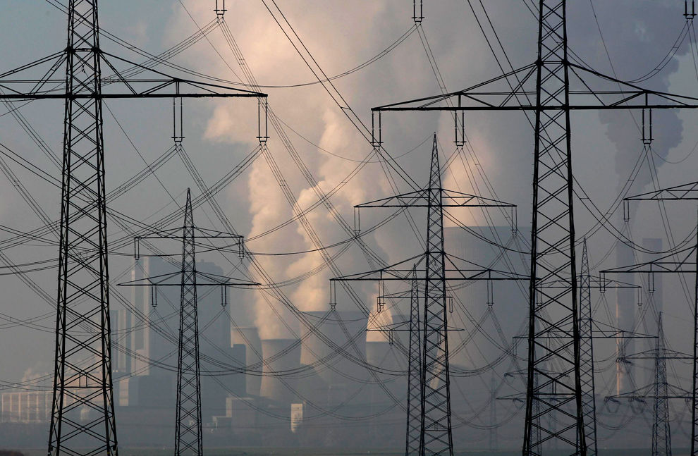 ANRE reiterează că la examinarea noilor tarife reglementate la energia electrică se va ghida de principiul „eficienţă maximă la costuri minime” pentru toţi operatorii care au solicitat aprobarea acestor tarife.