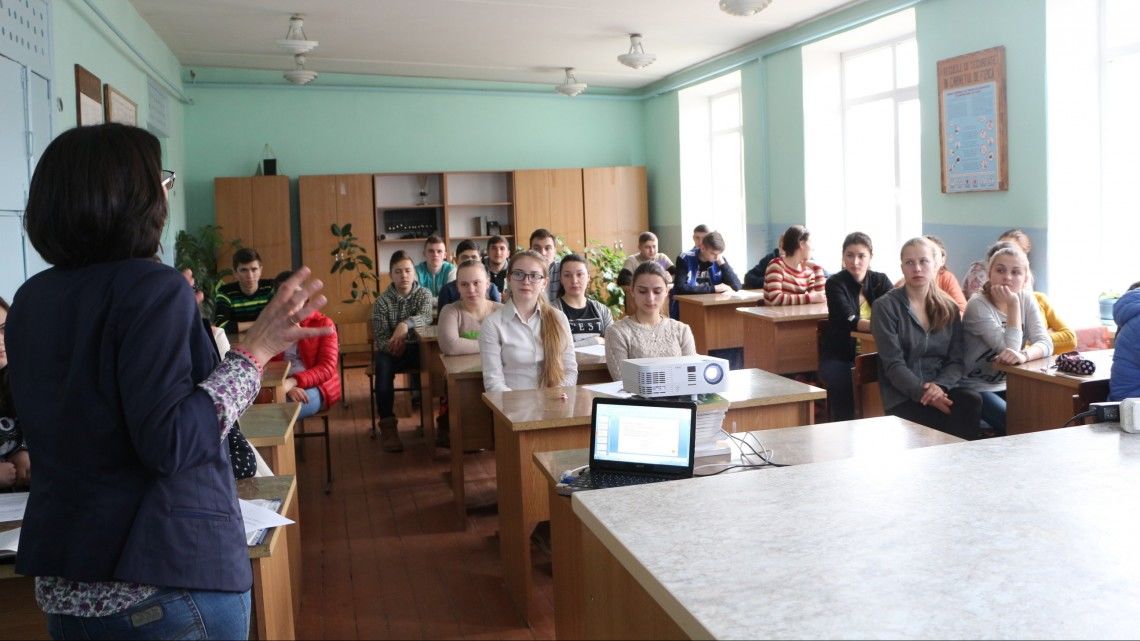 În perioada septembrie-decembrie 2016 angajații din sistemul educațional au raportat 5.642 de cazuri de violență. Foto: media-azi.md