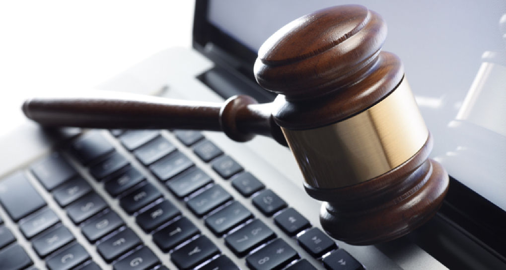 Procurorii în ședințele de judecată – cu mantii și fără mantii