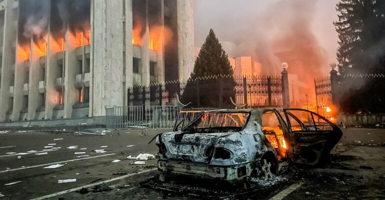 В Казахстане после беспорядков умерли шесть человек.