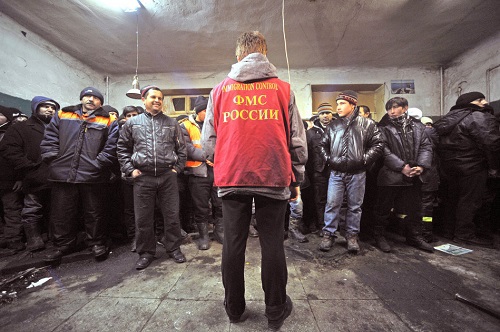 Двое граждан Молдовы жили в «резиновой квартире» в Саратовской области.