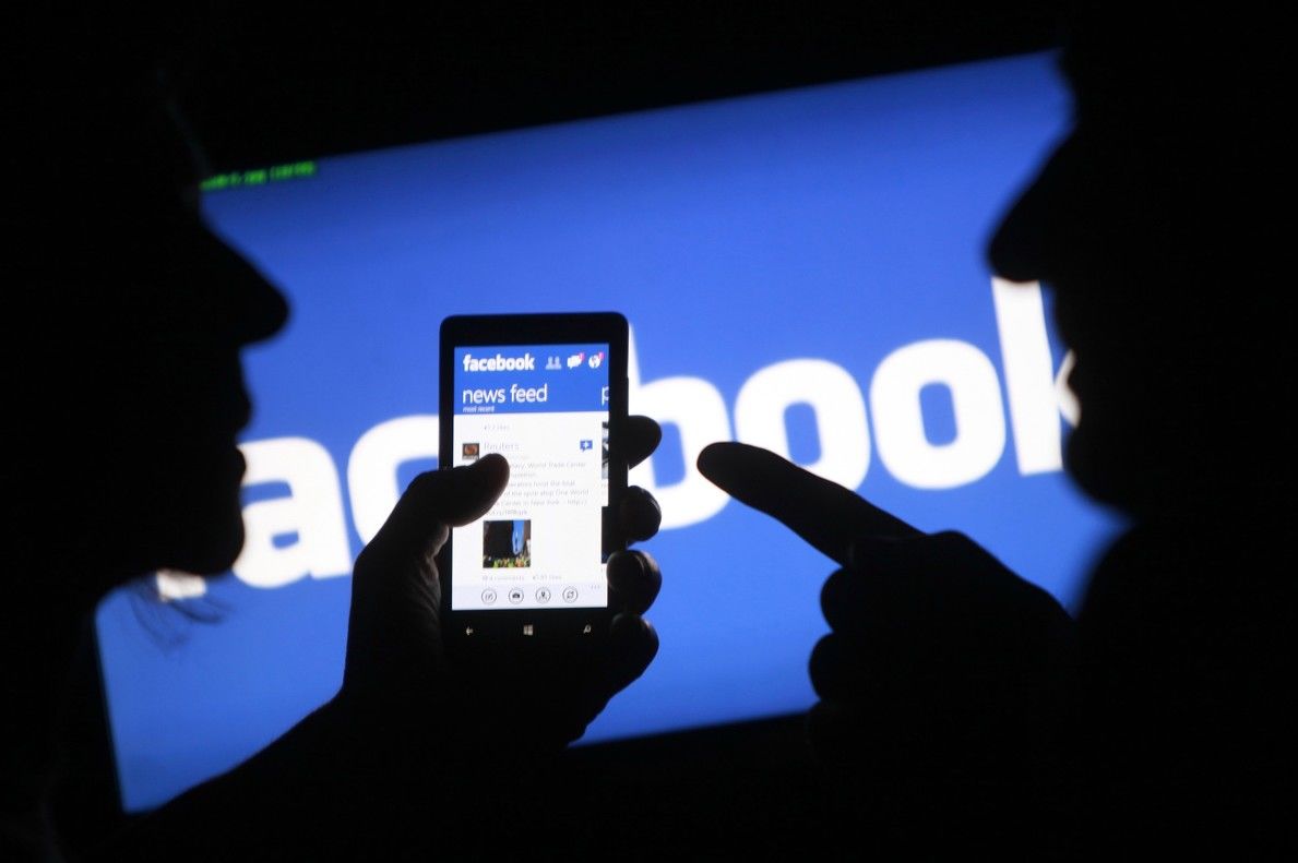 Facebook научил ИИ переносить дороги на карту по спутниковым снимкам.