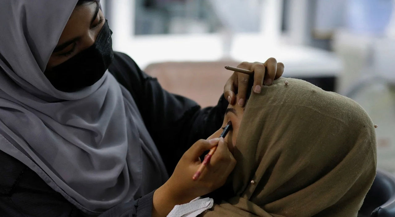 În Afganistan a început lupta împotriva saloanelor de frumusețe clandestine.