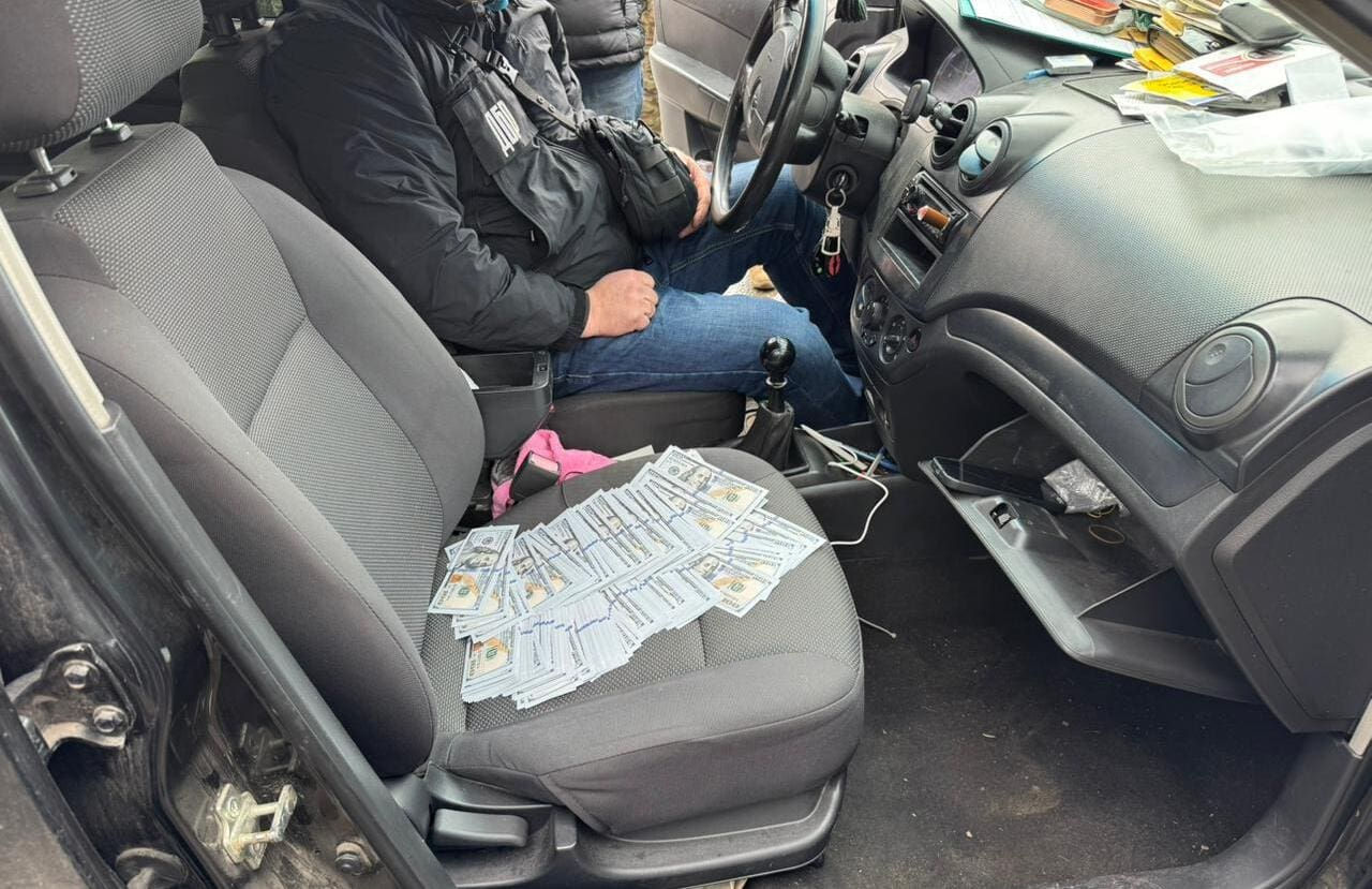 Un om de afaceri din Odesa a încercat să transporte ilegal în Moldova un recrut pentru 18.500 de dolari.