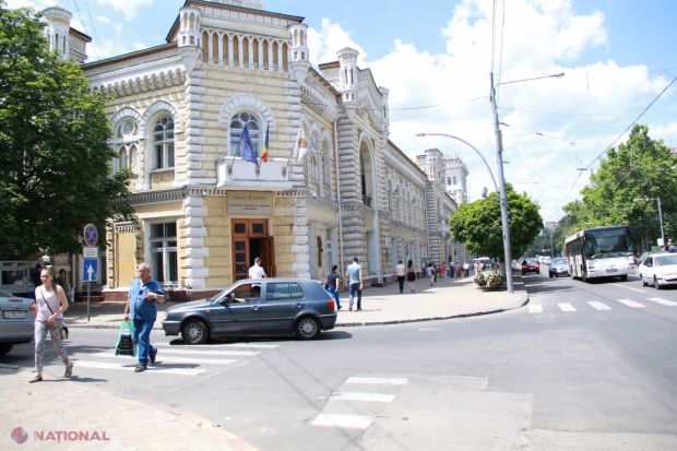 Astfel, Dorin Chirtoacă ar acumula 28,9% din voturi, urmat la distanță scurtă de Igor Dodon, cu 22,1%.