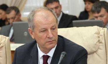 Dacă va fi găsit vinovat, Usatîi riscă până la 10 ani de închisoare,cu privarea de dreptul de a ocupa anumite funcţii publice.