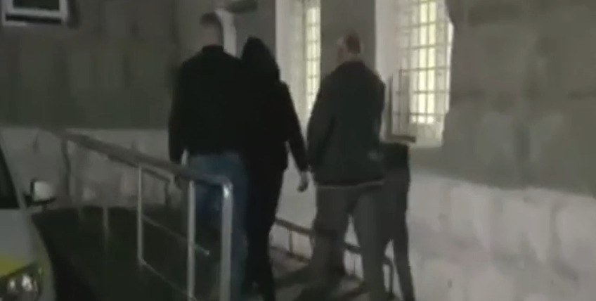 Полиция задержала двух подозреваемых в изнасиловании женщины.