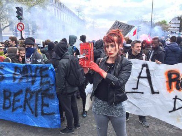 Peste 150 de persoane au fost arestate în Franţa.