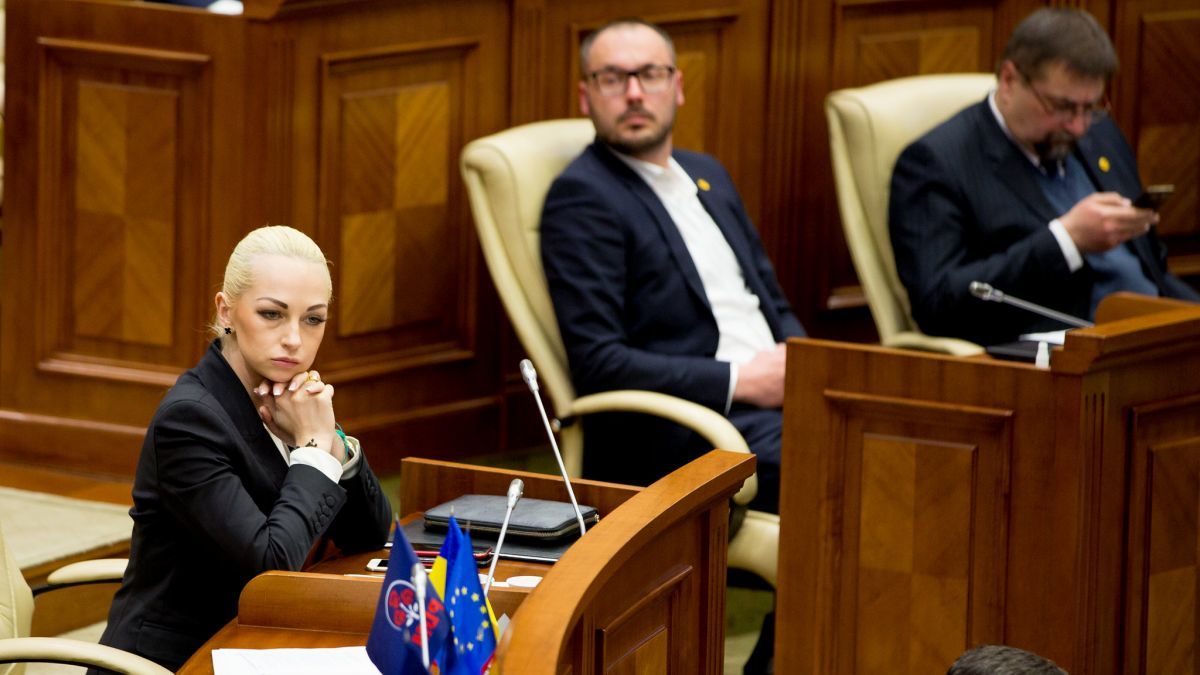 Таубер об отставке правительства: Это будет безответственно.