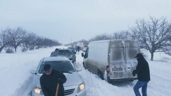 В Одессе в связи со сложными погодными условиями сегодняшний день объявлен выходным. Фото: facebook.com/Руслан Нашко