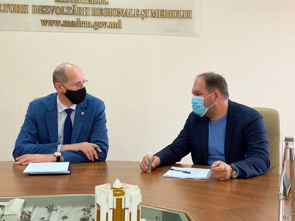 Чебан обсудил с Ионом Пержу экологические проблемы Кишинева.