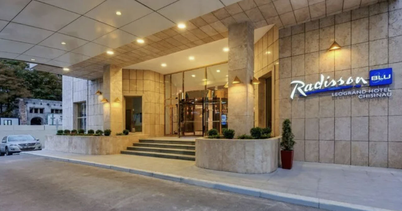 После массового отравления в пробах Radisson Blu Leogrand не обнаружили сальмонеллу.