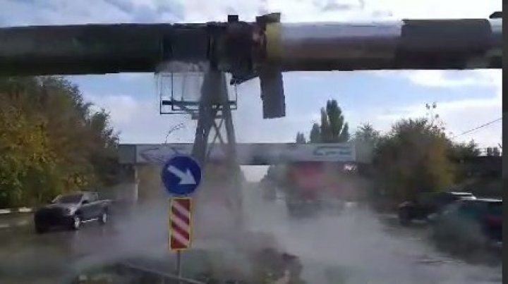 Момент аварии водители сняли на видео и выложили в соцсетях. 