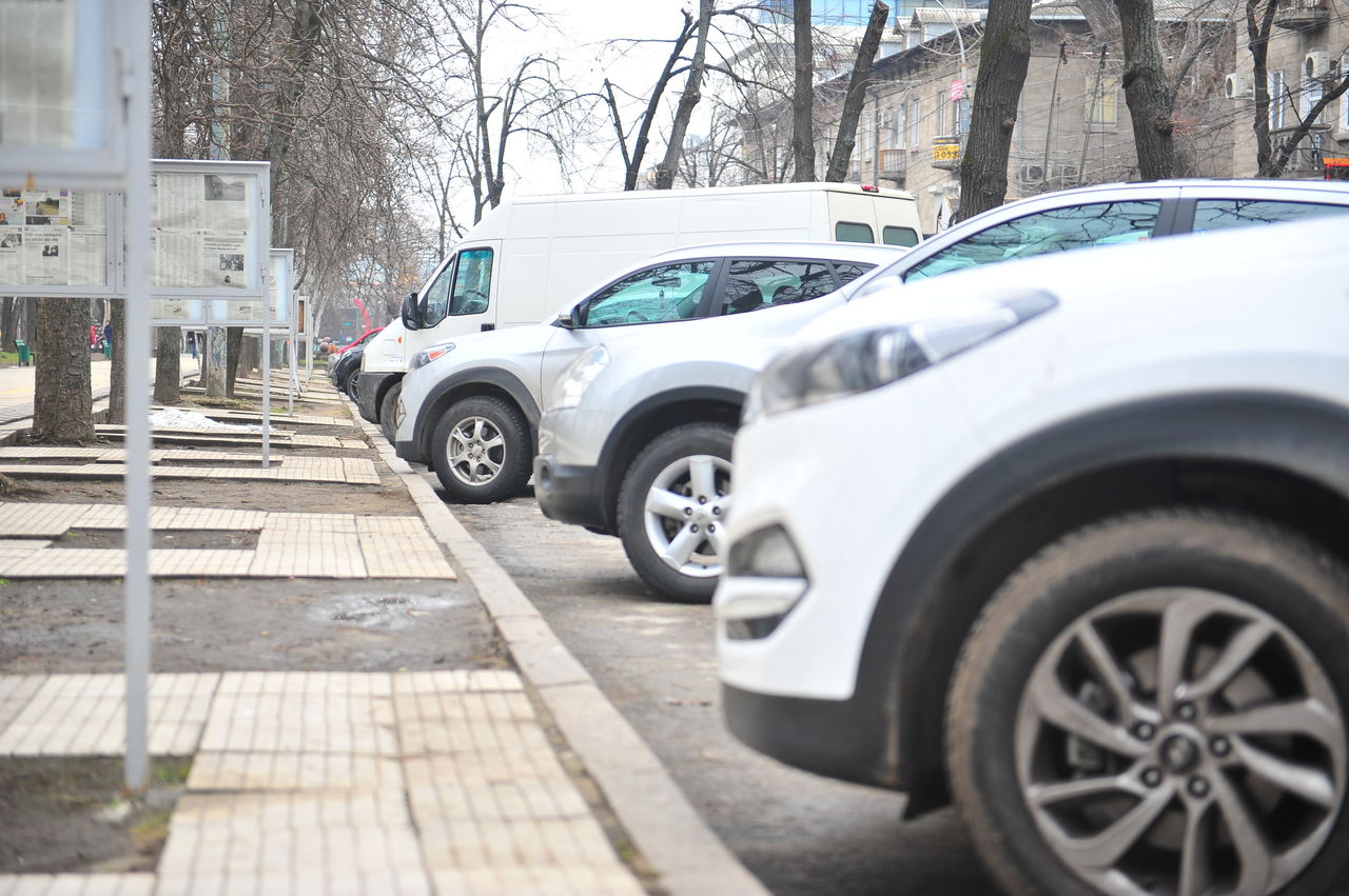 В Молдове могут начать принудительно эвакуировать неправильно припаркованные автомобили