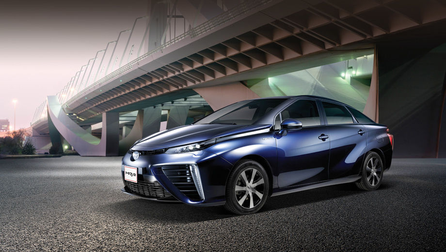 Toyota представит новое поколение автомобиля Mirai на топливных элементах.