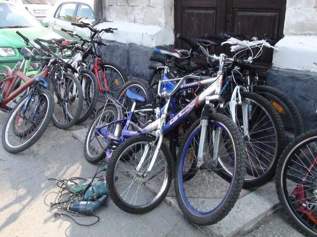 Individul ar fi furat 11 biciclete din scările blocurilor de locuit cu scopul de a le vinde. Foto: politiacapitalei.md
