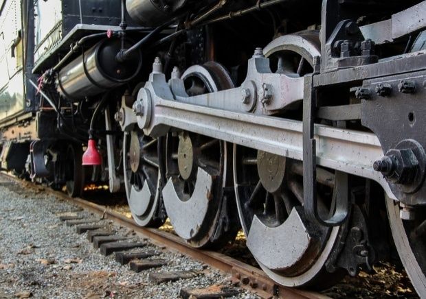 O mașină a fost lovită de un tren de pe cursa Moscova-Chișinău. 