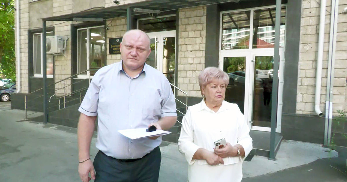Боля и Апостолова оспорили в суде отстранение от участия в заседаниях парламента.