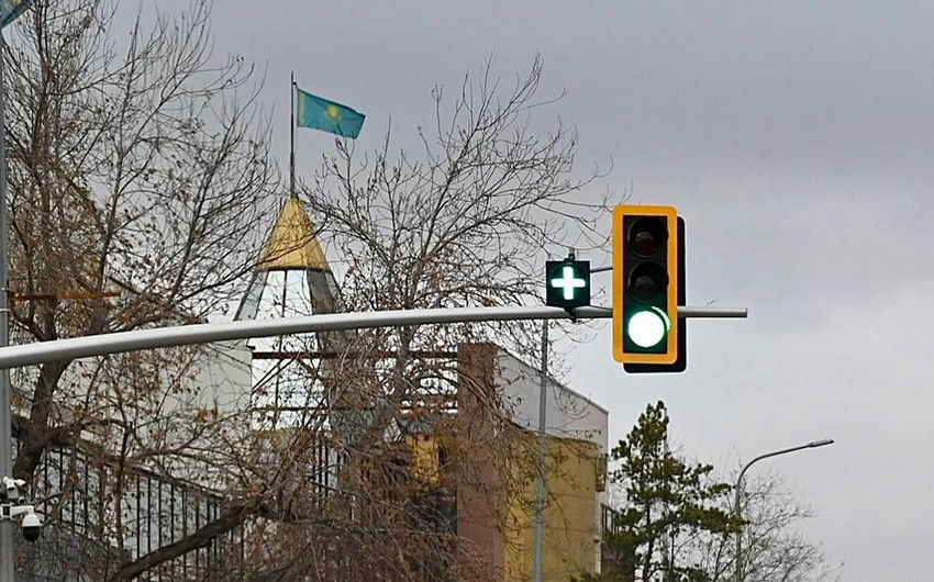 В Казахстане ввели новый сигнал светофора.