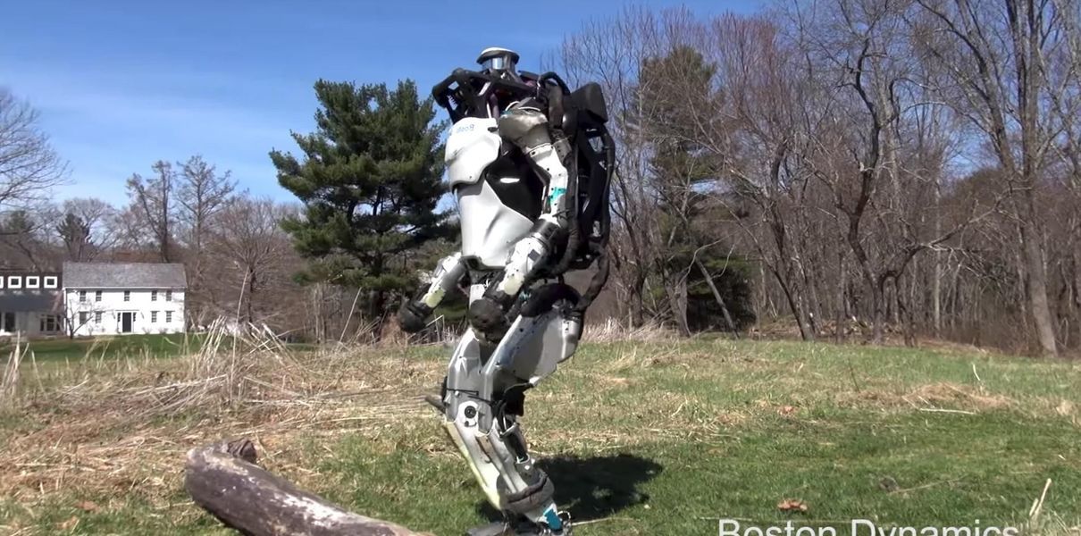 Boston Dynamics показала своего бегающего робота Атлас.