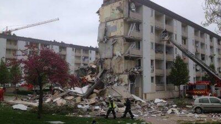 Incidentul a avut loc în urma unei explozii provocate probabil de gaze.