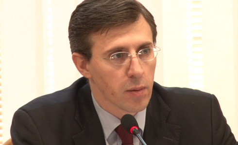 În acest sens grupul de iniţiativă cere procurorului Gurin să se implice întru deconspirarea celor ce se fac vinovaţi şi intentarea de dosare penale în ce-i priveşte.