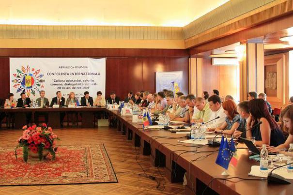 Premierul a adăugat că în fiecare instituţie de stat vor fi numite persoane care vor servi ca şi coordonatori