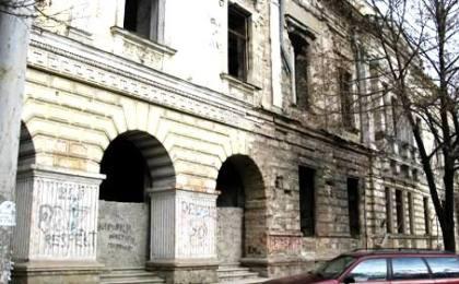 Мэрия опекает тех кто разрушают исторический облик столицы.