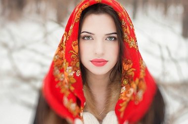 Девушки испокон веков не теряли возможности заглянуть в будущее, чтобы узнать, кто ей сужен и когда она пойдет под венец.