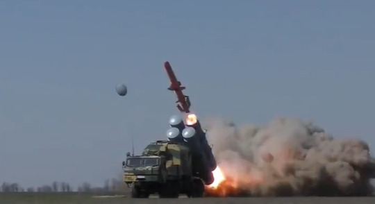 Испытания "угрожающей" мосту в Крым украинской ракеты сняли на видео.