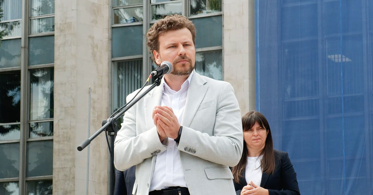 Перчуна освистали на протесте учителей: премьер назвал такую реакцию неоправданной.