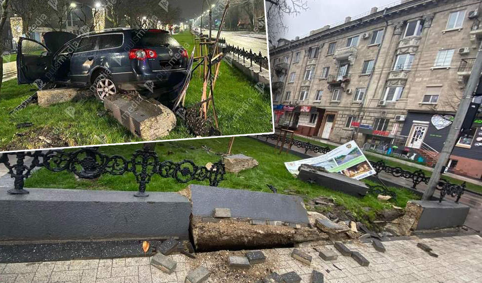 На аллее Григоре Виеру автомобиль врезался в ограждение, разрушив его.