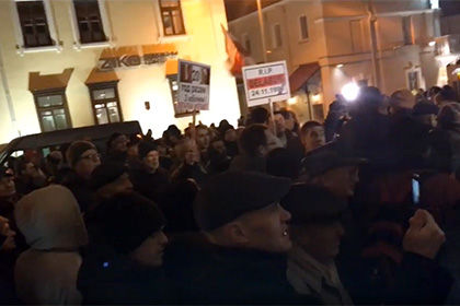 В Минске белорусская оппозиция провела акцию протеста по поводу годовщины референдума 1996 года.