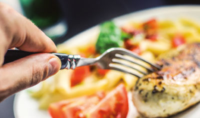 Diferenţa dintre consumul de carne într-o familie din mediul urban, în comparaţie cu cel rural, este de 500 de grame.