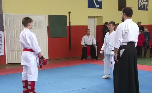 Победители пяти поединков получили кубки, проигравшим достались символические призы.