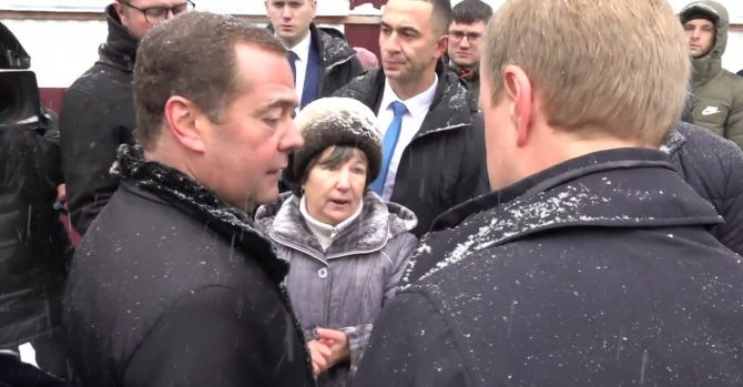 Женщина заявила, что «уже устала ходить по инстанциям», местная власть не реагирует и проблему не решает.