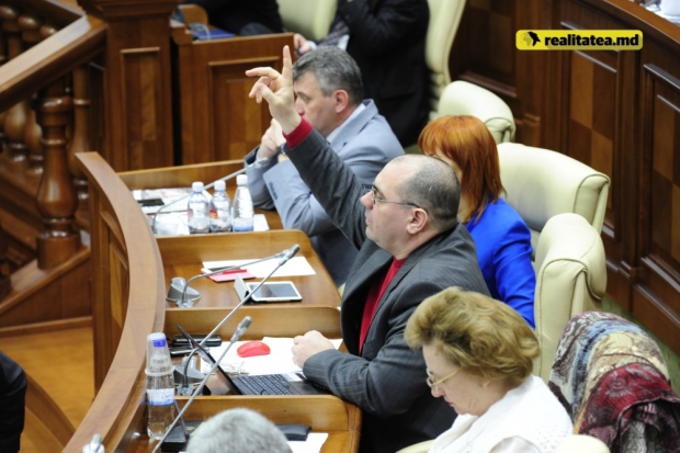 Ordonanţa procurorului poate fi contestată în instanţa de judecată în termenul stabilit de lege.